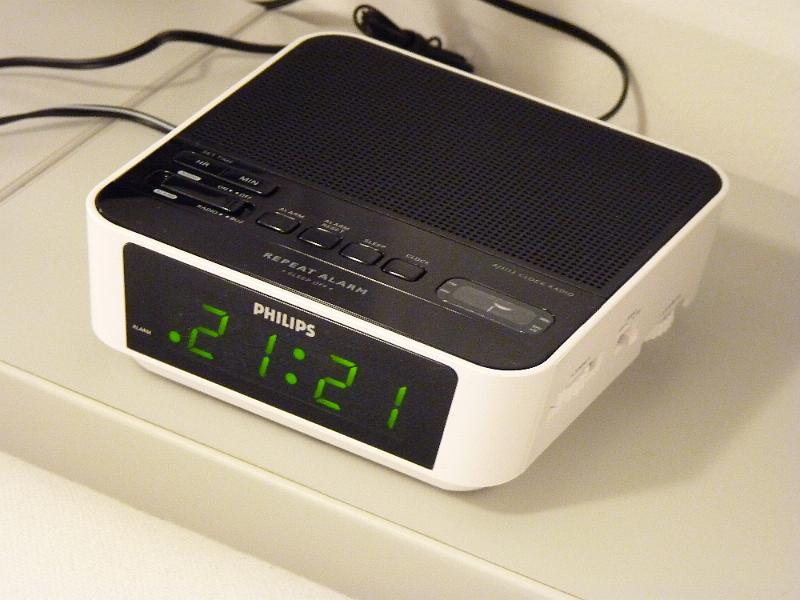 P1000930 Philips radio clock.jpg